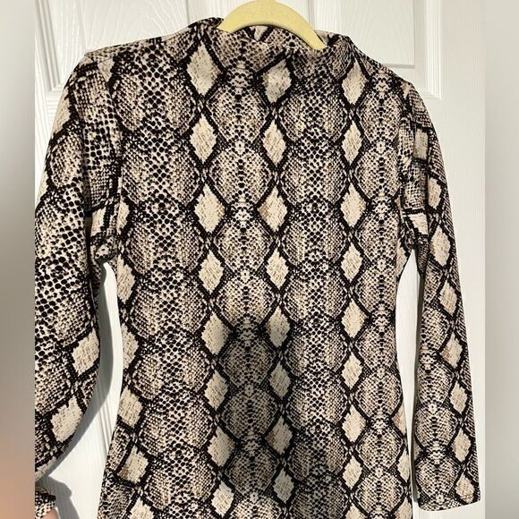 Snakeskin Print Bodycon Woman's Dress With Mock Neckline And Knee Length
Hem M - Picture 10 of 17